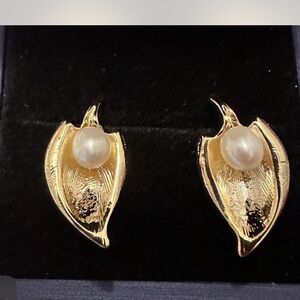 Elegant Gold Leaf Real Freshwater Pearl Earrings